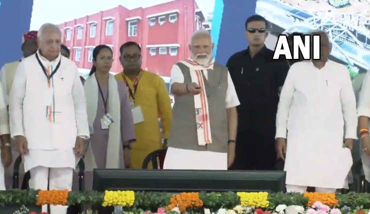 प्रधानमंत्री ने बिहार के काराकाट में 48,520 करोड़ रुपये से अधिक की परियोजनाओं का उद्घाटन किया